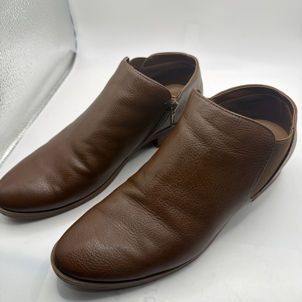 Kensie "Sammy" Faux Pebbled Leather w/ Block Heel & Side Zip. Size 8. New